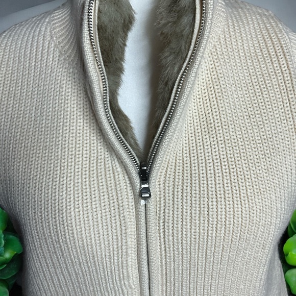 Ann Taylor reversible faux fur/sweater vest, size L - Picture 6 of 7